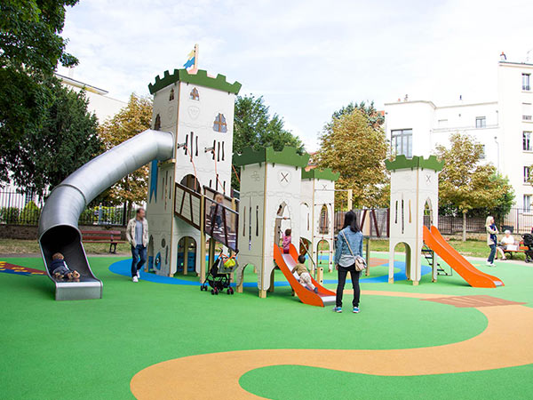 Aire de jeux sol souple thématique structure toboggan à Suresnes - parc du château
