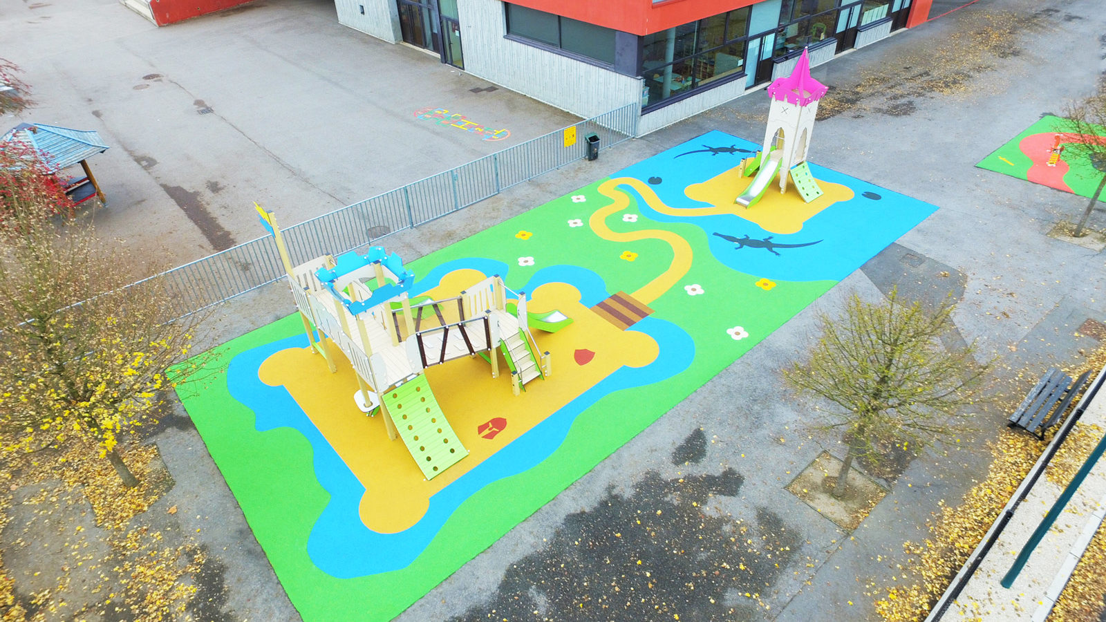Aire de jeux thématique d'extérieur pour les enfants de Bailly-Romainvilliers avec sol souple