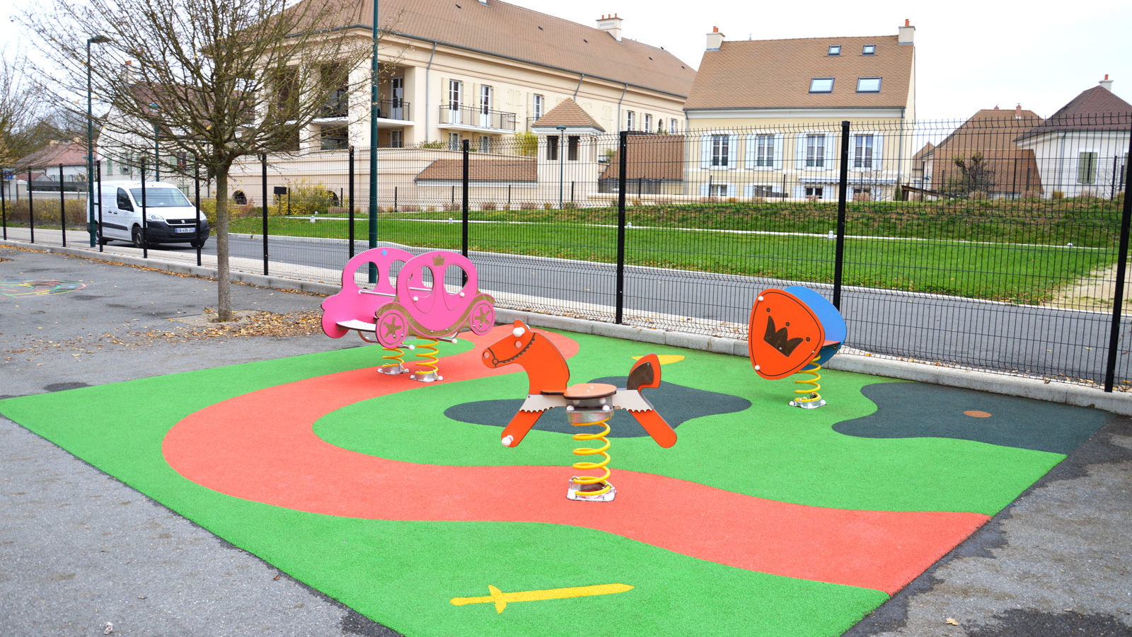 Aire de jeux thématique d'extérieur pour les enfants de Bailly-Romainvilliers avec sol souple