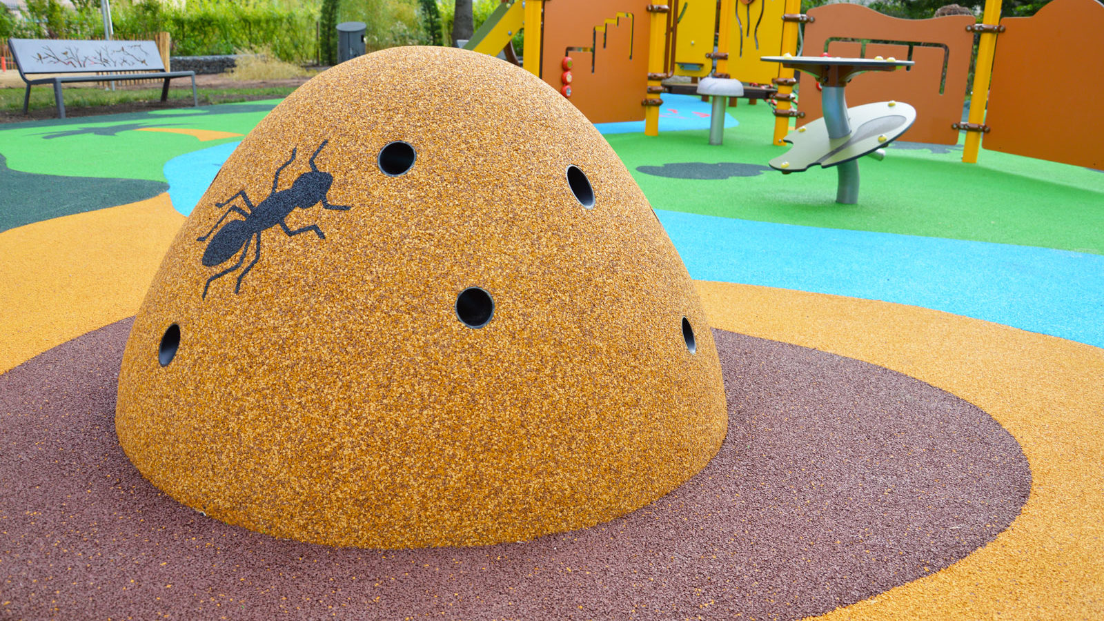 Aire de jeux thématique Terre d'aventure, au parc du Dispensaire, à Sartrouville