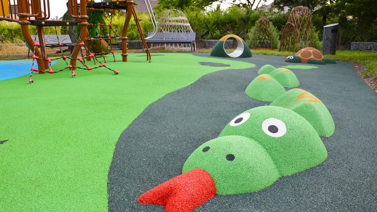 Aire de jeux thématique Terre d'aventure, au parc du Dispensaire, à Sartrouville