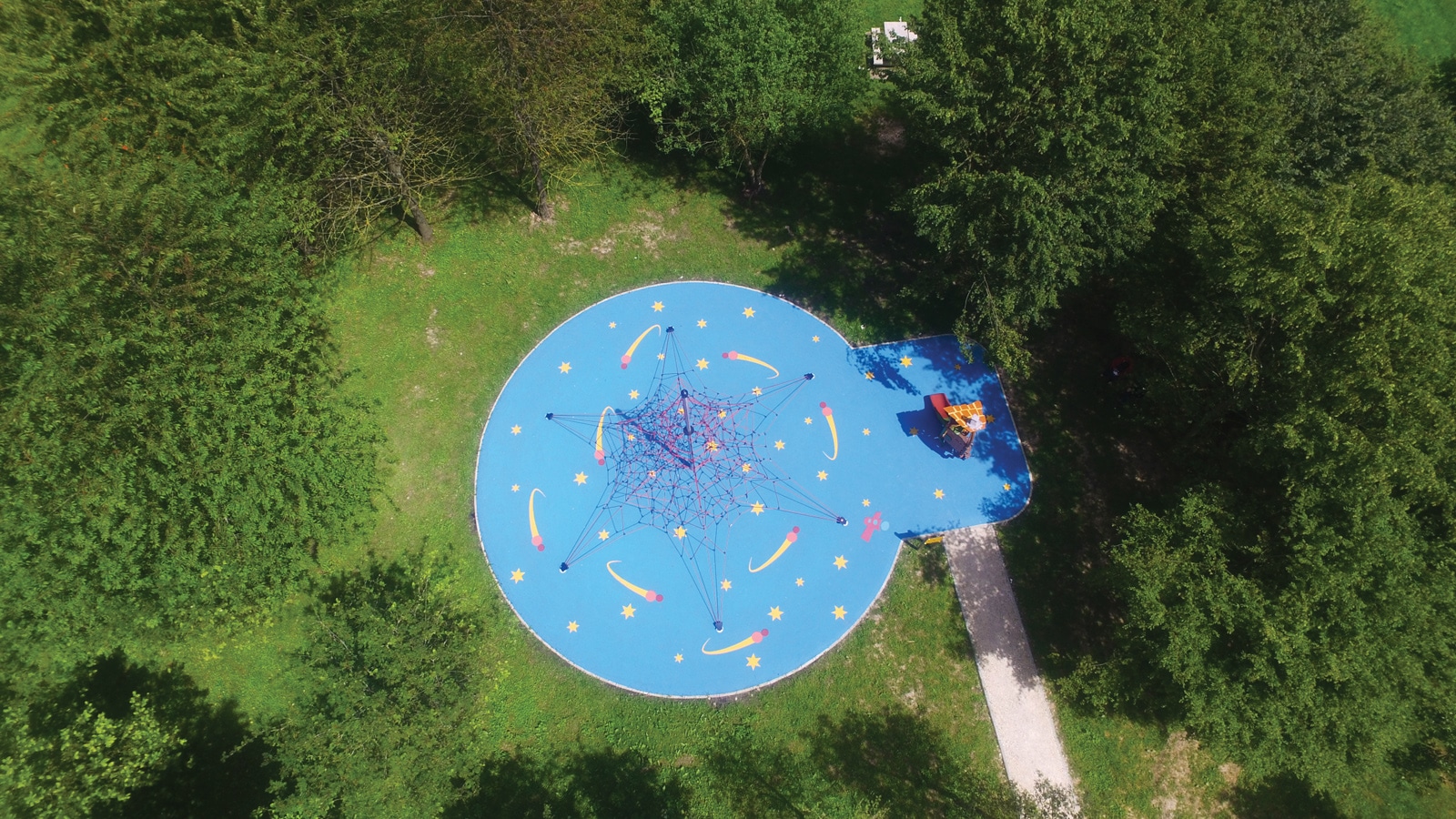 Aire de jeux thématique Espace près de la Mare Pinçon à Gretz-Armainvilliers, Grande structure de cordes