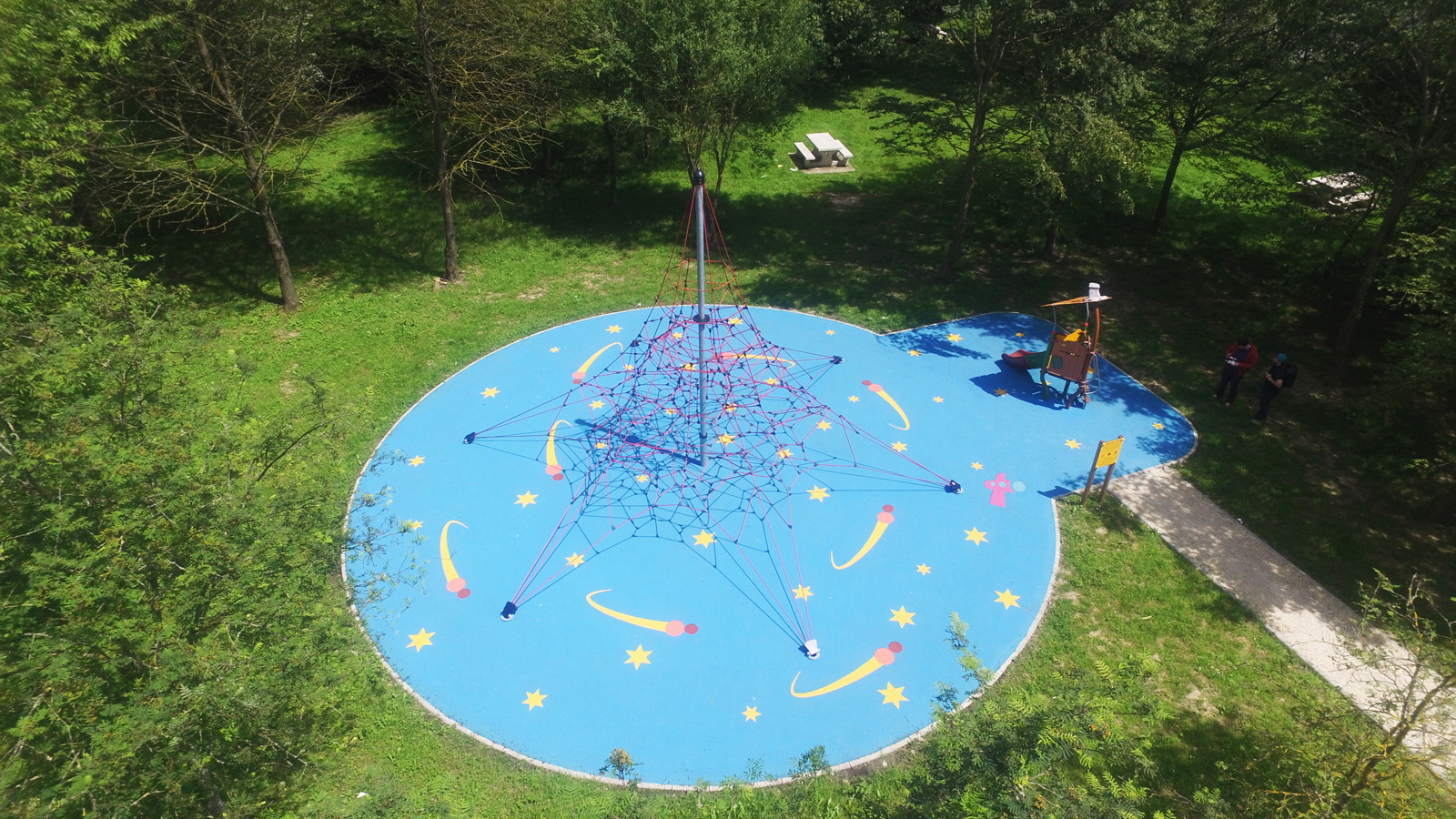 Aire de jeux thématique Espace près de la Mare Pinçon à Gretz-Armainvilliers, Grande structure de cordes