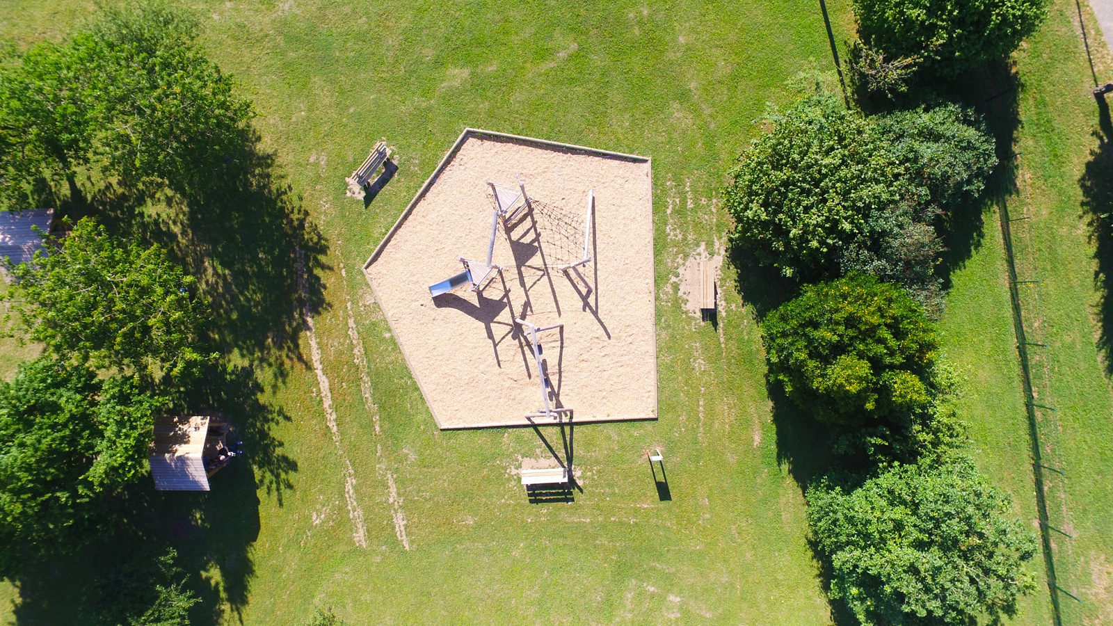 Aire de jeux en bois naturel massif Récré'Action à Isle-Lès-Villenoy