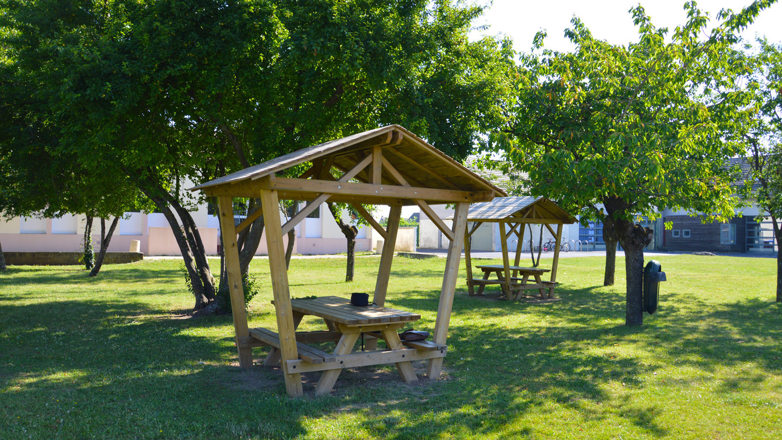 Aire de jeux en bois naturel massif Récré'Action à Isle-Lès-Villenoy