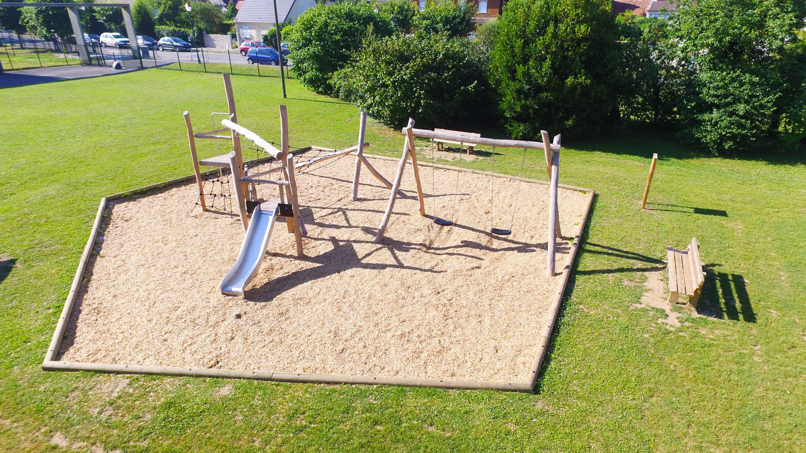 Aire de jeux en bois naturel massif Récré'Action à Isle-Lès-Villenoy
