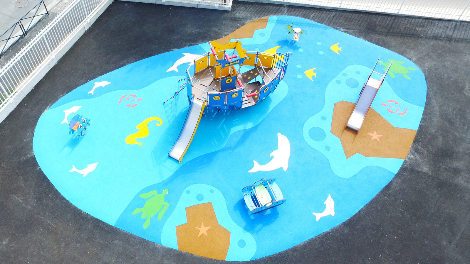 Aire de jeux thématique vingt mille lieues sous les mers à Chelles - Ecole Jules Verne